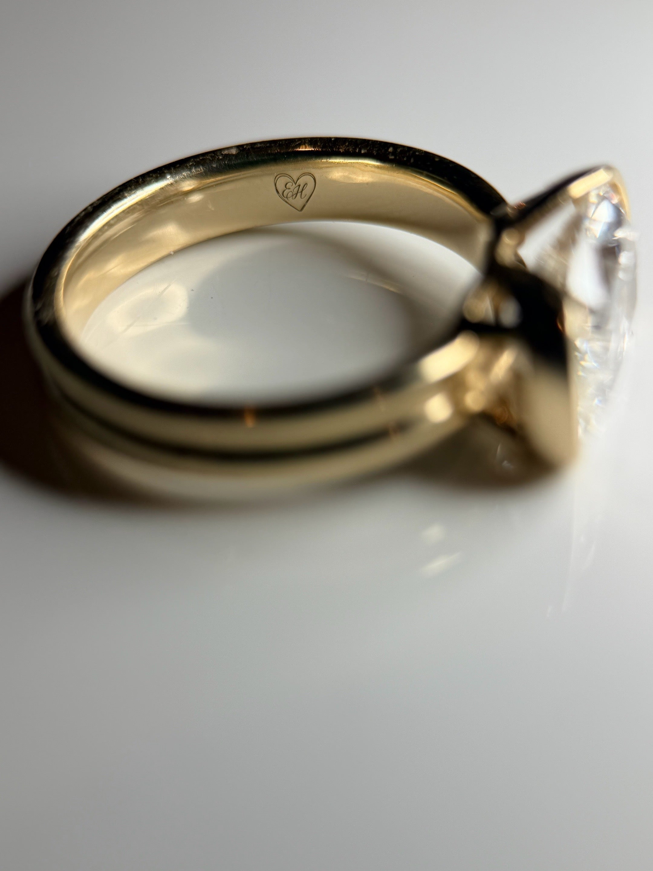 E/W Elongated Antique Cushion - half bezel double band